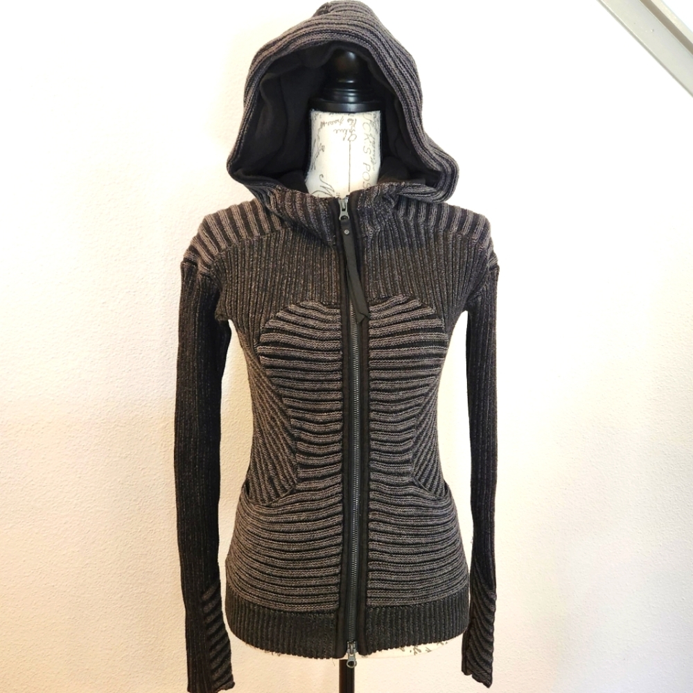 Lululemon form-fitting Black & Gray Sweater jacket with hood size 6 / fits S/XS - Picture 5 of 10